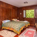 Incrivel Casa Com Cachoeira Em Meio A Natureza