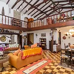 Incrivel Casa Com Cachoeira Em Meio A Natureza